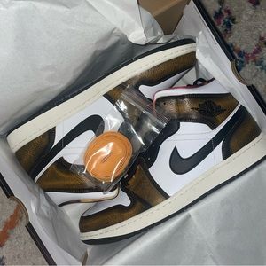 Air Jordan 1 Mid SE Black/White/Sail/Taxi men’s sneakers size 13